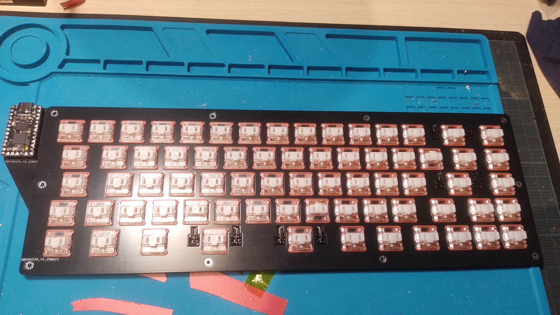Vue de dessus du clavier avec tous les switchs placés