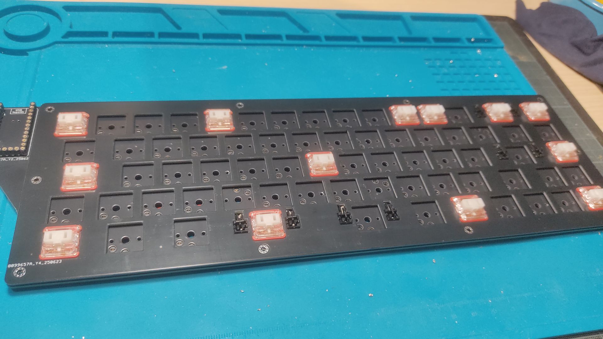 Vue de dessus du clavier avec une partie des switchs placés